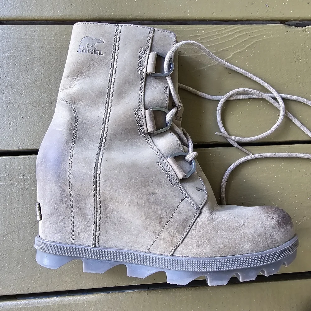 Sorel lace up